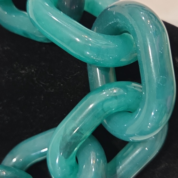 💚🔹️Piper K 🔹️Bold Green Resin Chunky  Statement 20" Necklace - Picture 7 of 9